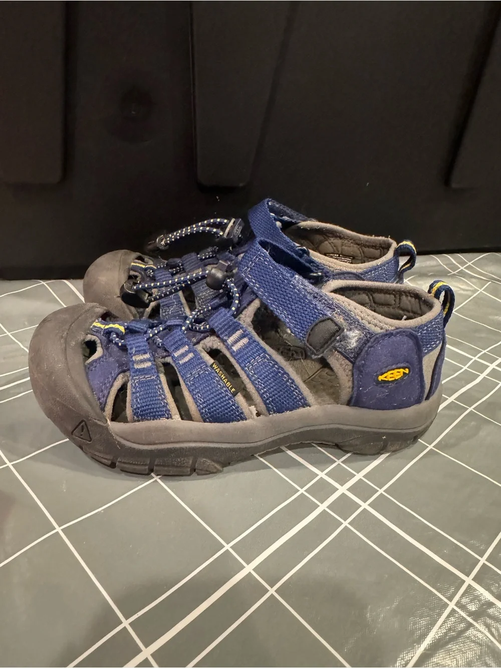 KEEN kid’s sandals Size 12 washable summer back to school vacation beach big boy